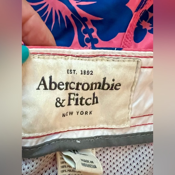 Abercrombie & Fitch Swim Trunks Size M Pink and Blue Floral 2018 Hibiscus Long - Picture 11 of 15